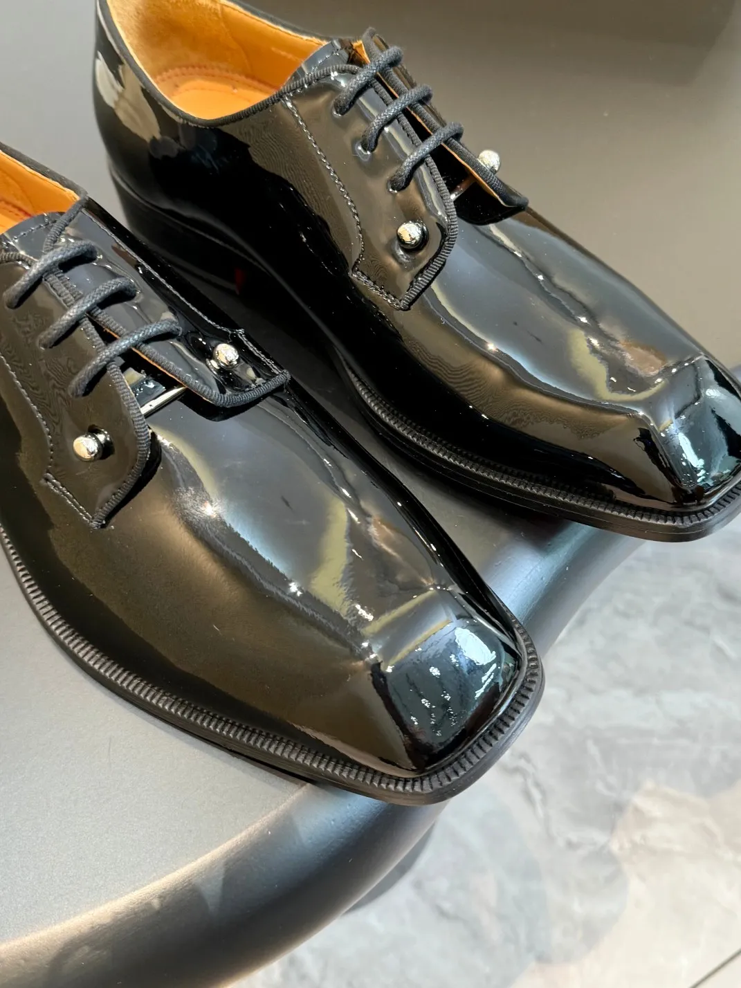 [CL red sole shoes] Top P: 1020💰 Size 39-44 (⚠️38.45.46.47 custom-made, non-returnable and non-exchangeable) 🆑High-end men's business formal leather shoes, original authentic top quality goods ••✅💯 Top original order purchasing agent! Original imported patterned cowhide ➕Imported cowhide lining ➕Cowhide feet ➕Original leather outsole~🉑️Feel free to compare the authentic ones!